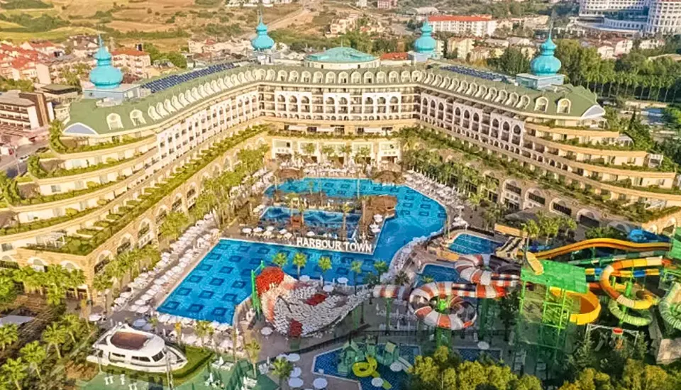 کریستال سانست لاکچری ریزورت